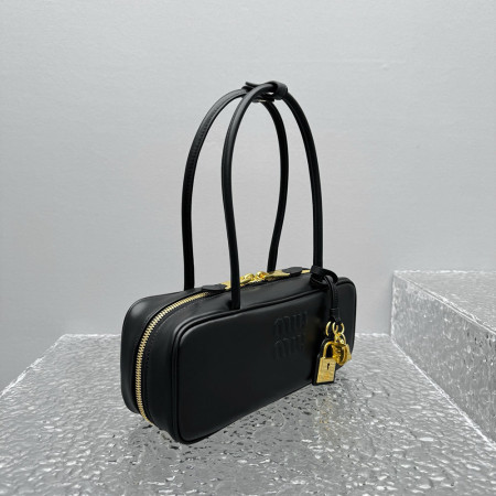 미우미우 보 백 블랙 5690