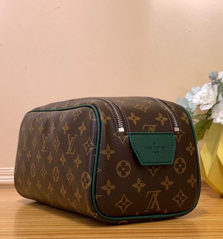 루이비통 돕 키트 모노그램 이클립스 M26433