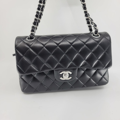 샤넬 클래식 플랩 숄더백 미디움 램스킨 은장